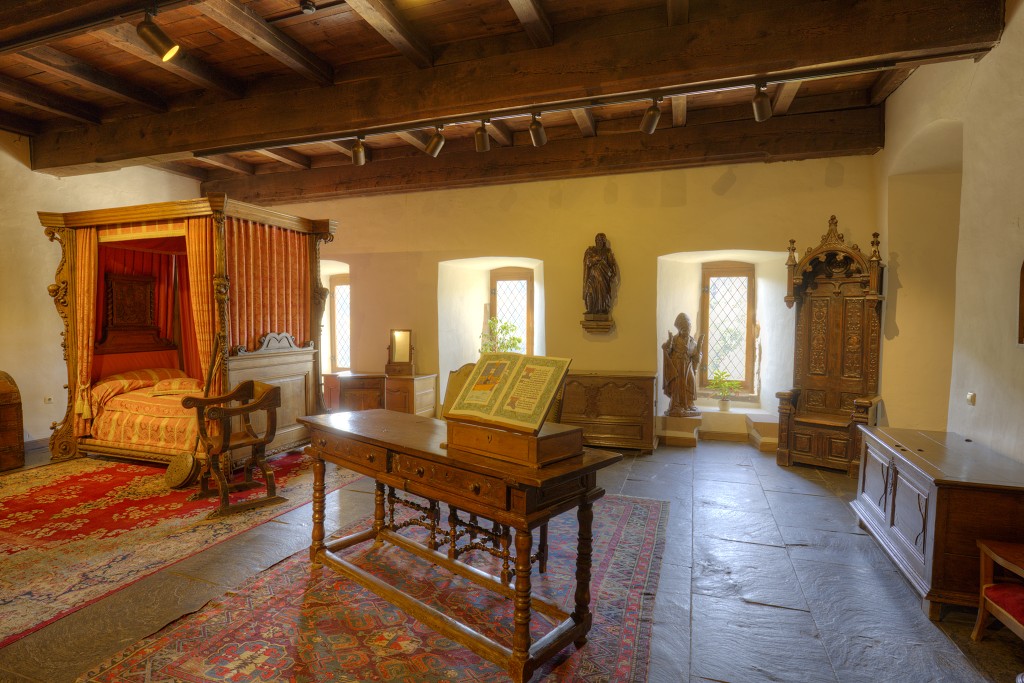 chateau kasteel Bourscheid vianden luxemburg luxembourg burcht ruine slot unesco erfgoed castellum middeleeuwen ardennen karolingische romeinse vesting
